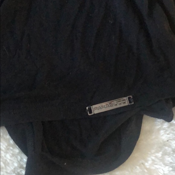 black top with open slit and stud detail on back - Picture 2 of 3